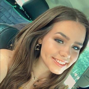 Meet your Posher, Mackenzie